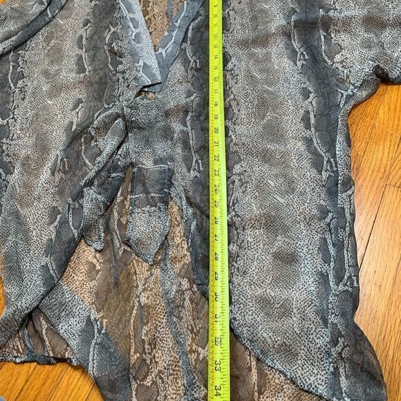 Snakeskin sheer cover / overblouse / tunic grey and white size 0/S NWT - Picture 5 of 7